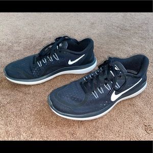 Nike Flex Run sneakers (size 8.5 woman)